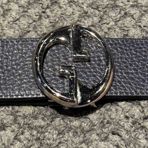 Reversable Gucci Gold Belt - Picture 2 of 6